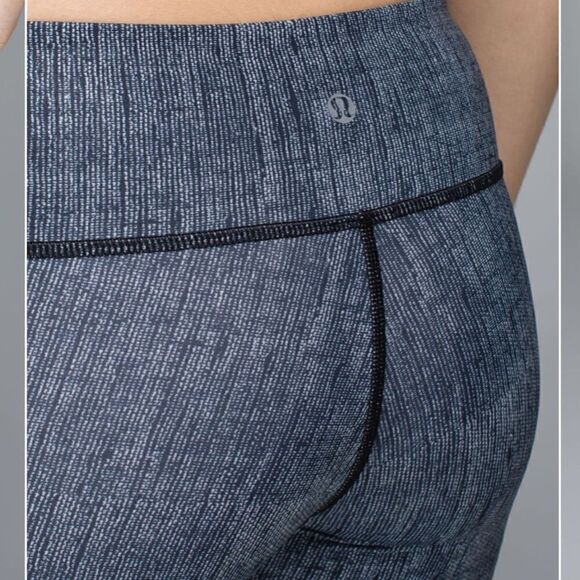 Lululemon Wunder Under Crop Full-On Luxtreme Size 8 - Picture 7 of 8